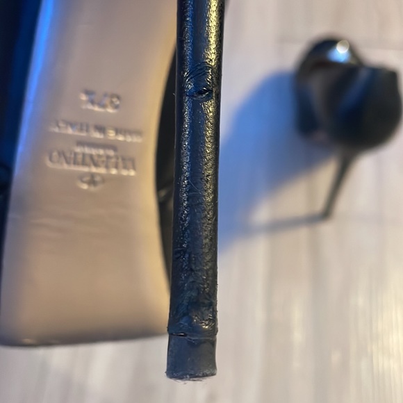 🎉PRICE DROP🎉 Valentino Garavani Rockstud pleated black stiletto pumps - Picture 5 of 11